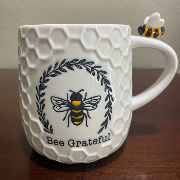 Place & Time Other - White Ceramic Mug with an Embossed Honeycomb Texture, Featuring BE GRATEFUL